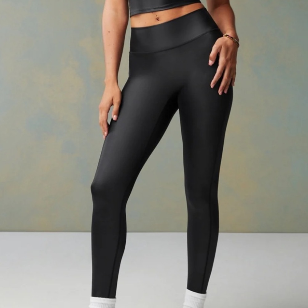 Fabletics High waisted shine legging in black